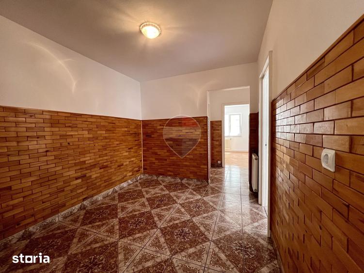 Apartament cu 3 camere decomandat în Vasile Aaron