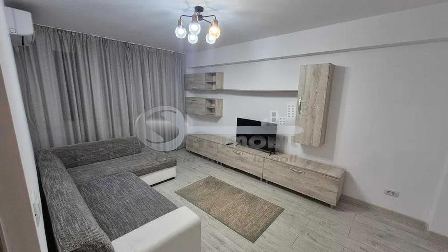 Apartament cu 3 camere decomandat, mobilat în Central