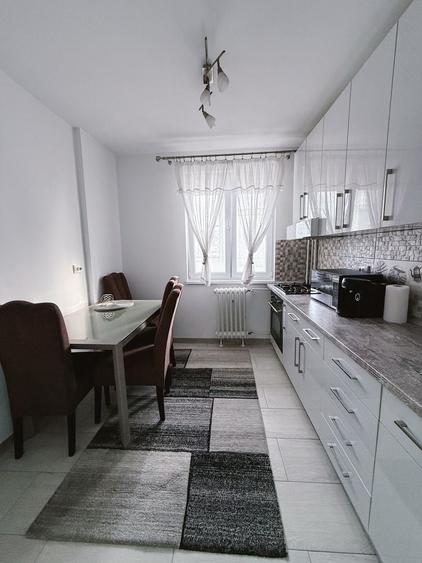 Apartament cu 3 camere decomandat în Gorjului