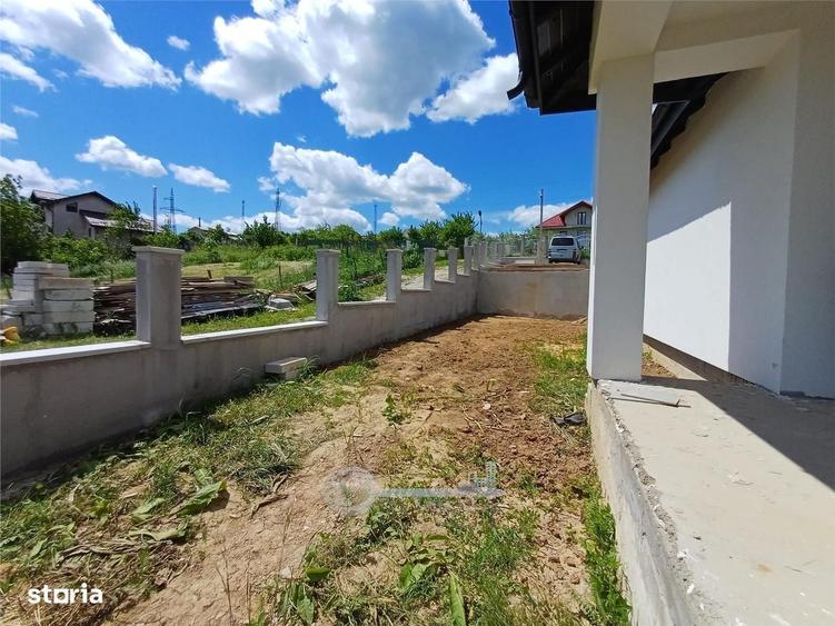 Casă cu 4 camere în Păun