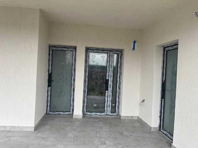 Casă cu 4 camere în Vânători