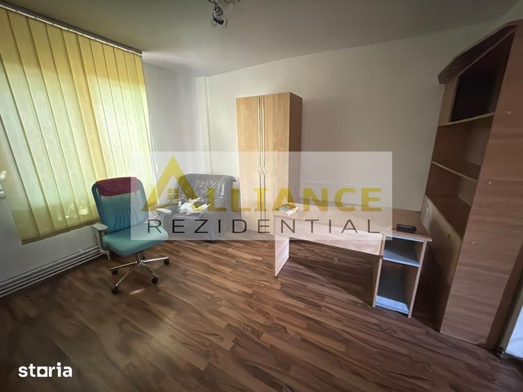 Casa individuala de vanzare in Catelu - 14 camere - teren 1550 mp - 12