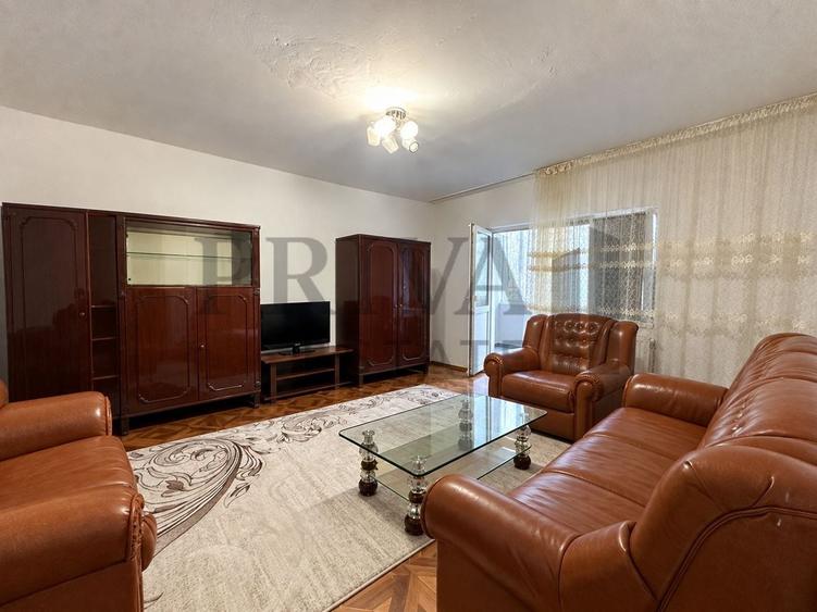 Apartament cu 3 camere decomandat, mobilat în Bucovina
