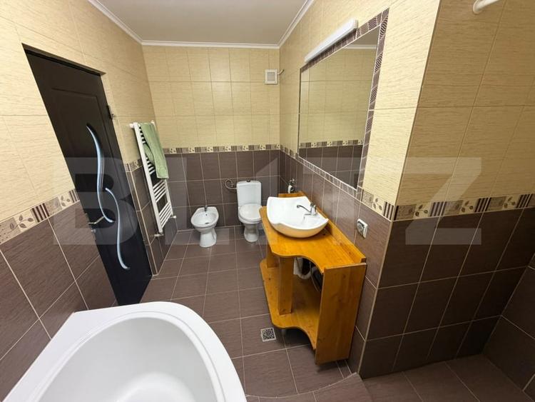 Apartament cu 4 camere semidecomandat în Florești