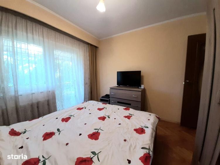 Apartament cu 3 camere decomandat în Micro 17
