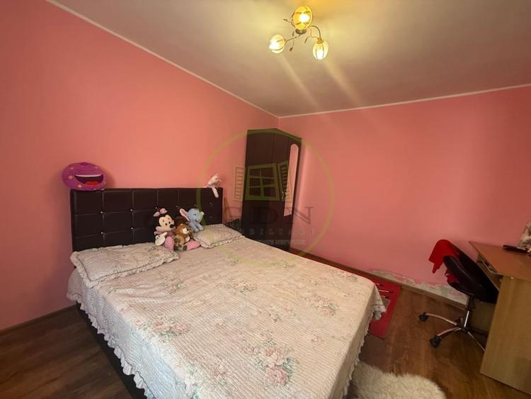 Casă cu 6 camere cu Canalizare în Central