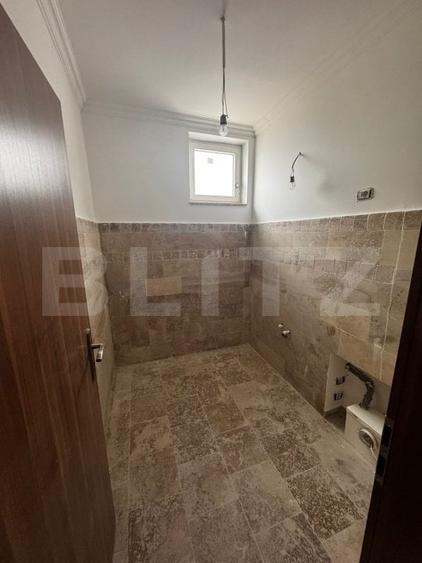 Casă individuală cu 5 camere cu Canalizare în Giroc
