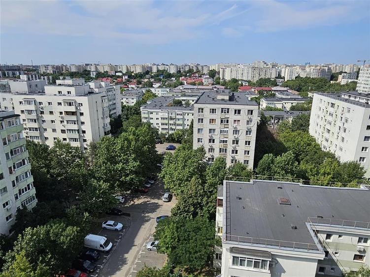 Apartament cu 3 camere decomandat, mobilat în Central