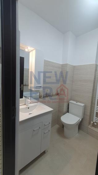 Apartament cu 4 camere decomandat în Romană