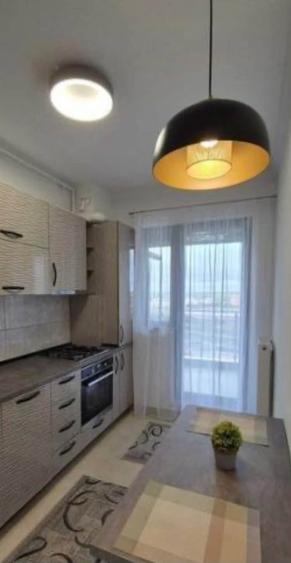 Apartament cu 2 camere decomandat în Kamsas