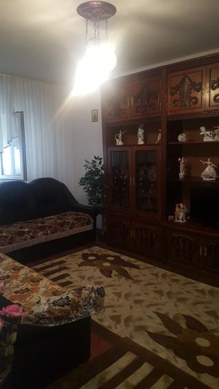 Apartament cu 3 camere decomandat în Girocului