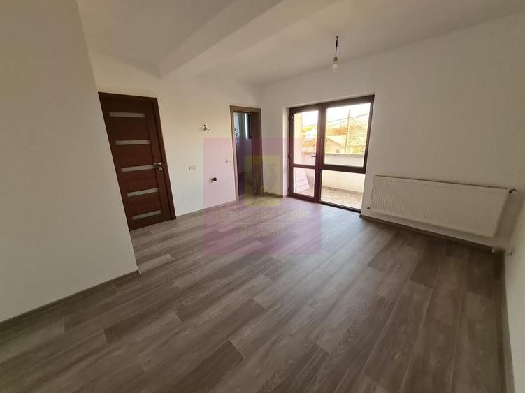 Casă individuală cu 5 camere decomandat cu Canalizare în Central