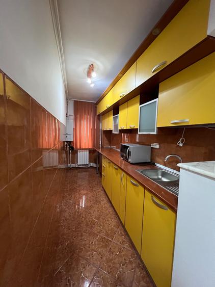 Garsonieră decomandată în Sud