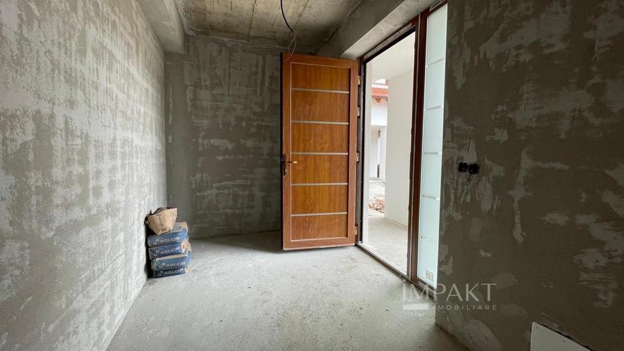Duplex cu 4 camere semidecomandat cu Teren 800 Mp în Aiton