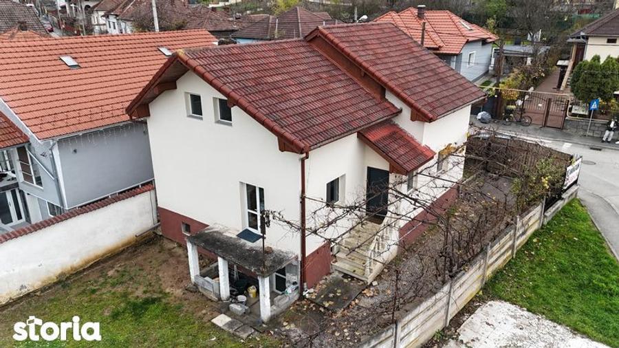 Casă cu 3 camere cu Teren 100 Mp în Central