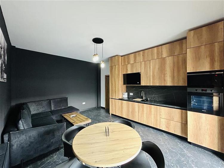 Apartament cu 3 camere nedecomandat în Hipodrom 4