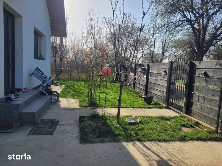 Casă cu 4 camere cu Teren 350 Mp în Dumbrava