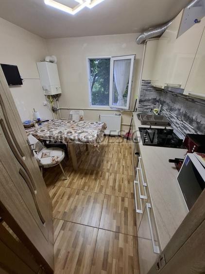 Apartament cu 3 camere semidecomandat, mobilat în Circumvalațiunii