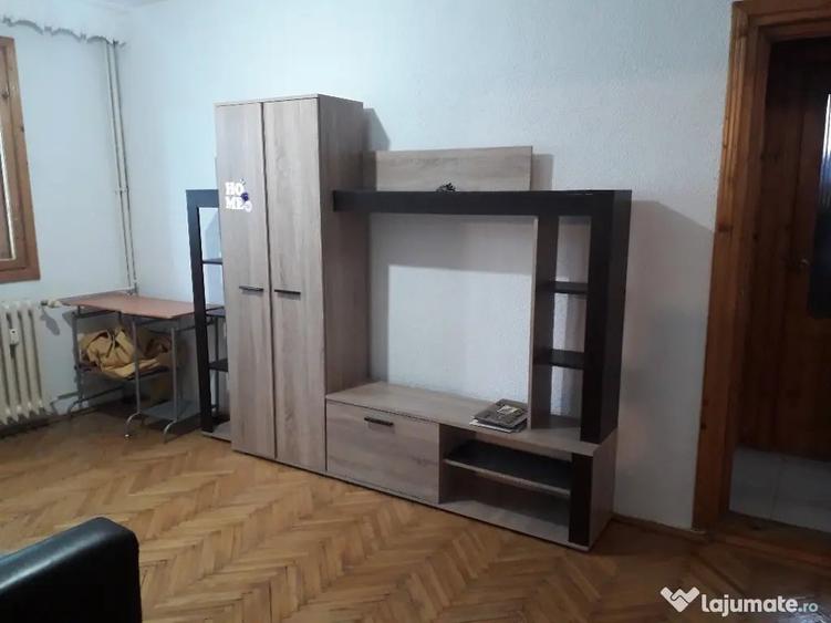 Apartament cu 3 camere semidecomandat în George Enescu