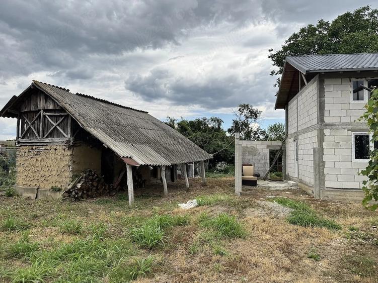 Casă cu 2 camere cu Teren 1034 Mp în Ibrianu