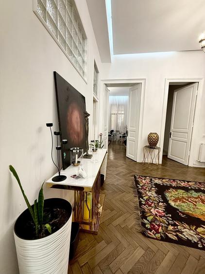 Casă individuală cu 7 camere cu Teren 168 Mp în Grădina Icoanei