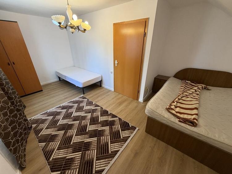 Casă cu 4 camere cu Teren 500 Mp în Florești