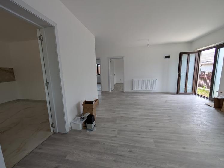 Casă individuală cu 3 camere cu Canalizare în Calea Moinești
