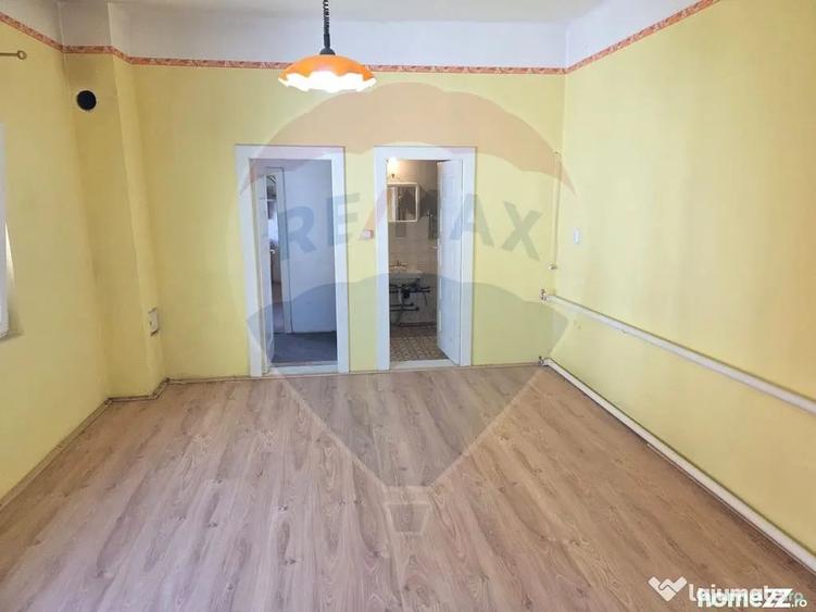 Casă cu 5 camere cu Teren 1010 Mp în Ultracentral