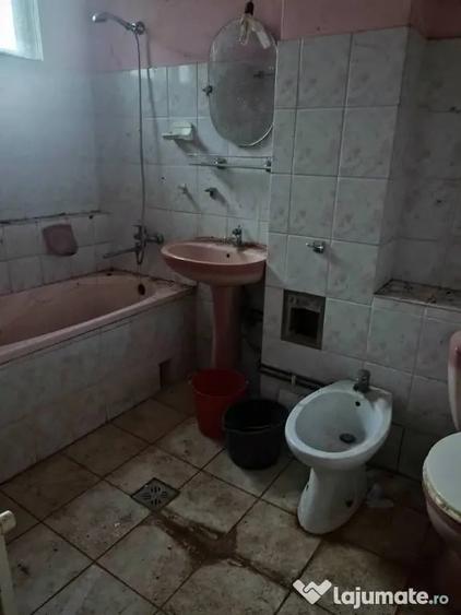 Casă cu 6 camere cu Teren 1000 Mp în Angheluș