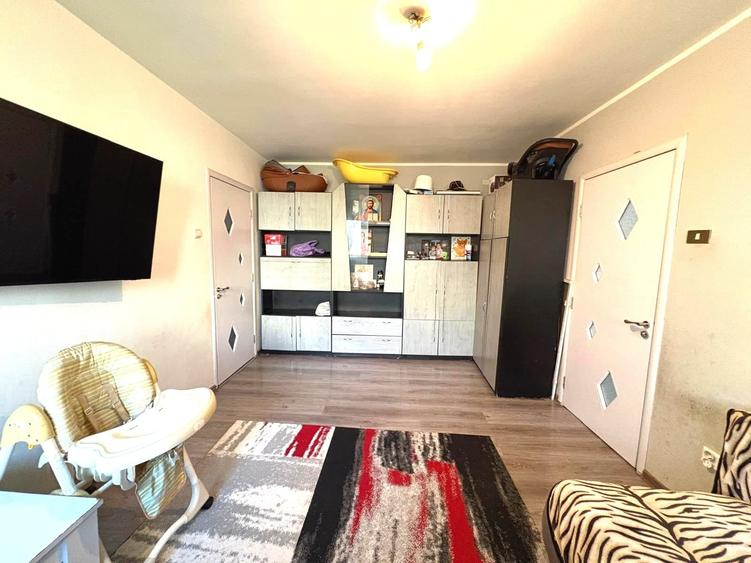 Apartament cu 2 camere semidecomandat în Dumbrava 2