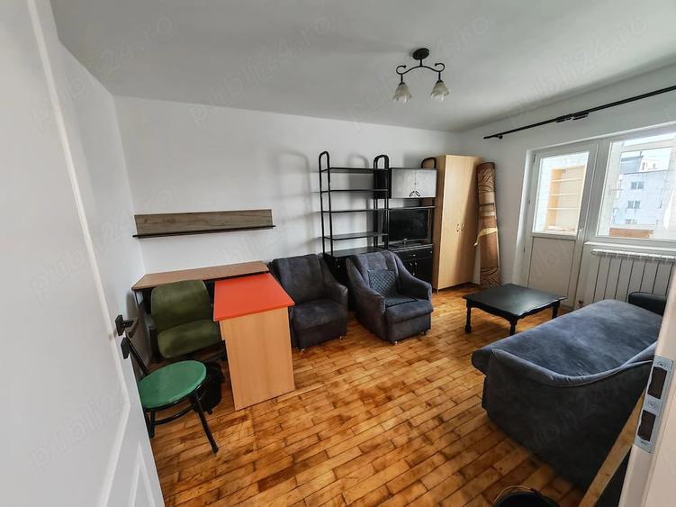 Apartament cu 2 camere decomandat în Hala Centrală