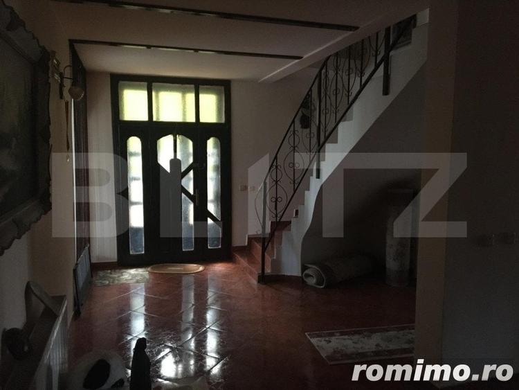 Casă cu 11 camere cu Teren 1700 Mp în Central