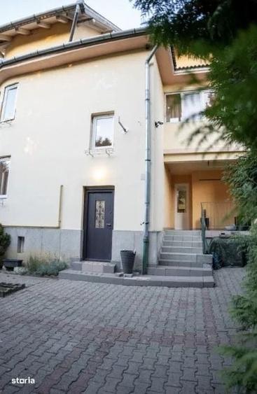Casă individuală cu 16 camere cu Teren 300 Mp în Cornișa