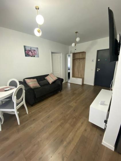 Apartament cu 2 camere semidecomandat, mobilat în Independenței