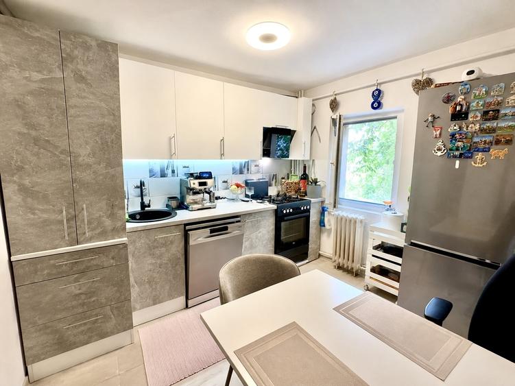 Apartament cu 2 camere semidecomandat, mobilat în Aradului