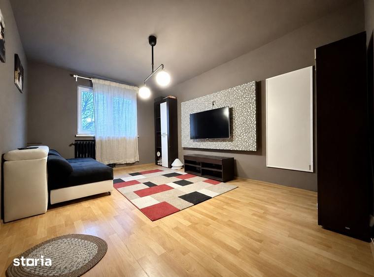 Apartament cu 4 camere decomandat în Tei
