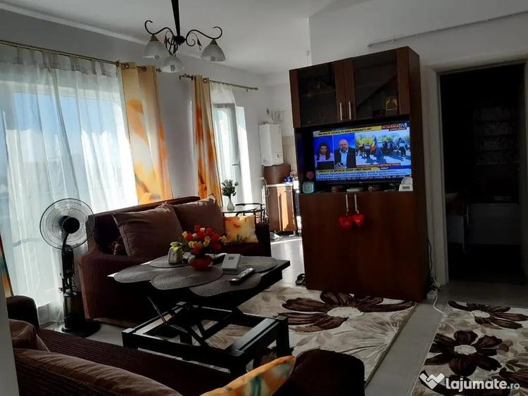 Apartament cu 2 camere semidecomandat în Uverturii