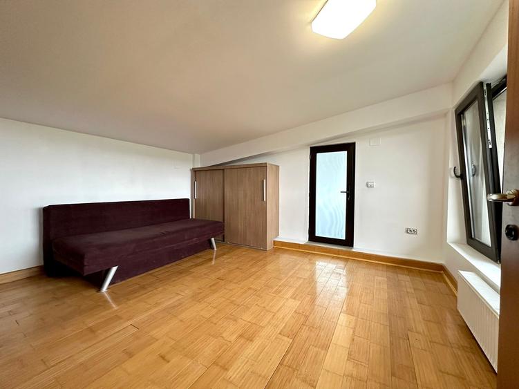 Apartament cu 3 camere decomandat în Bucium
