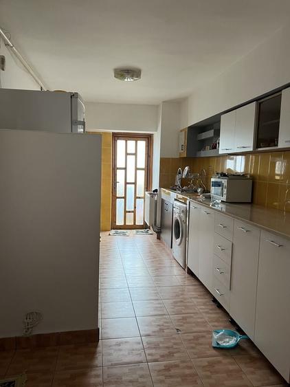 Inchiriez apartament 3 camere - 6