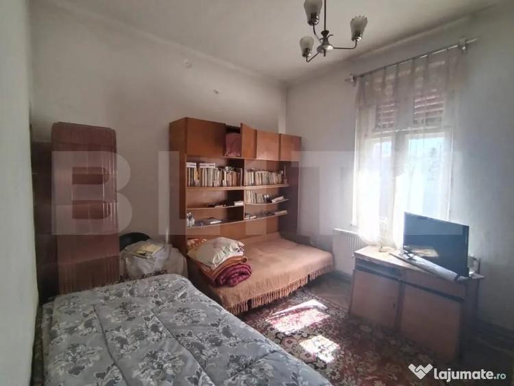 Casă cu 4 camere cu Teren 740 Mp în Cetate