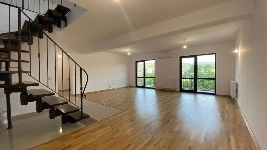 Apartament cu 3 camere decomandat în Bucium