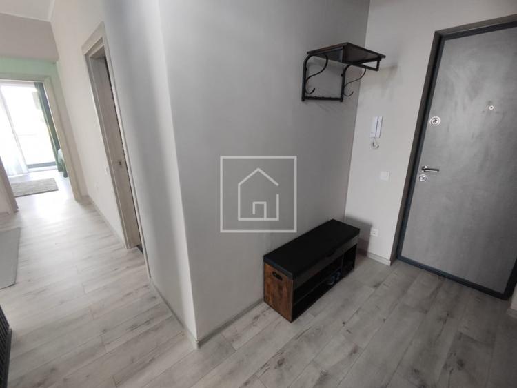 Apartament cu 3 camere semidecomandat, mobilat în Periferie