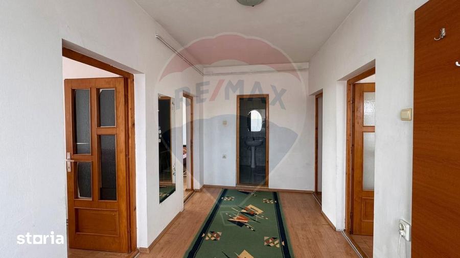 Apartament cu 3 camere semidecomandat, mobilat în Dâmbul Rotund
