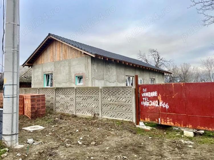Casă cu Teren 1356 Mp în Jebel