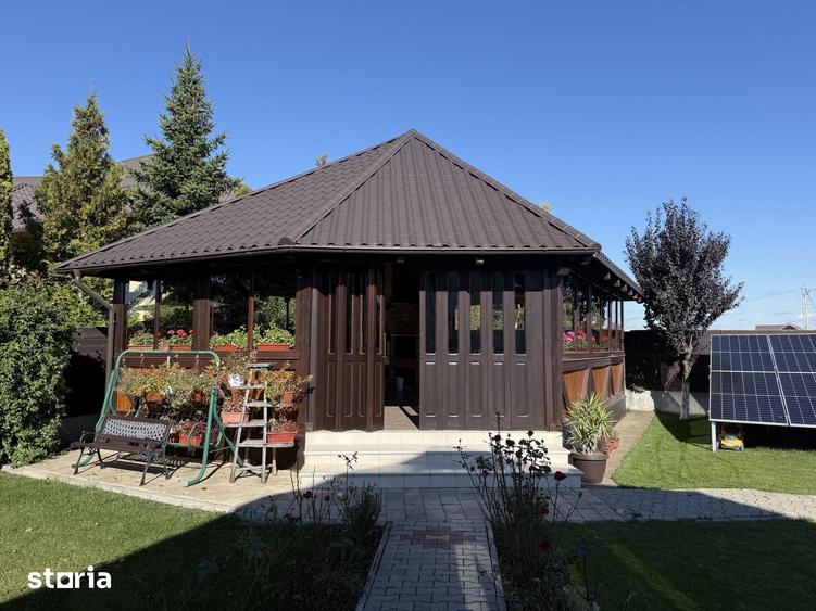 Casă cu 5 camere cu Teren 2400 Mp în Ipotești