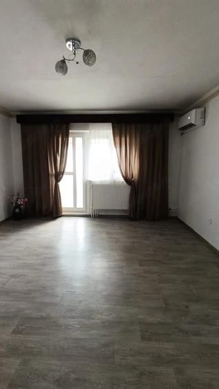 Apartament cu 2 camere nedecomandat în Piața