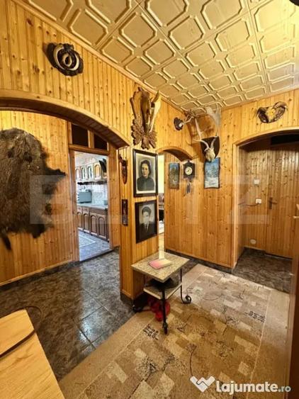 Apartament cu 4 camere decomandat în Central