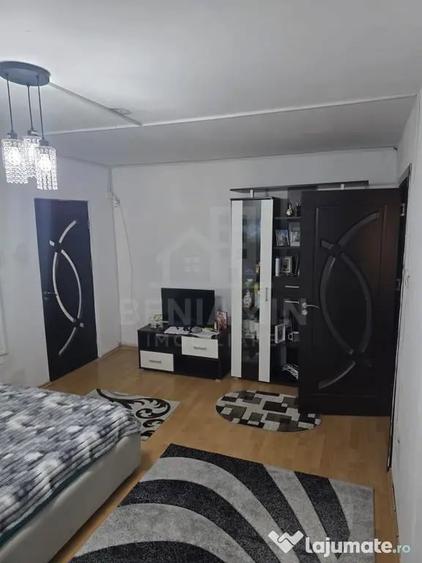 Apartament cu 2 camere semidecomandat în Craiovița Nouă