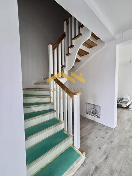 Duplex cu 4 camere cu Canalizare în Utvin