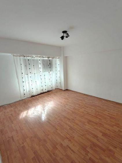 Apartament cu 3 camere decomandat în Ultracentral